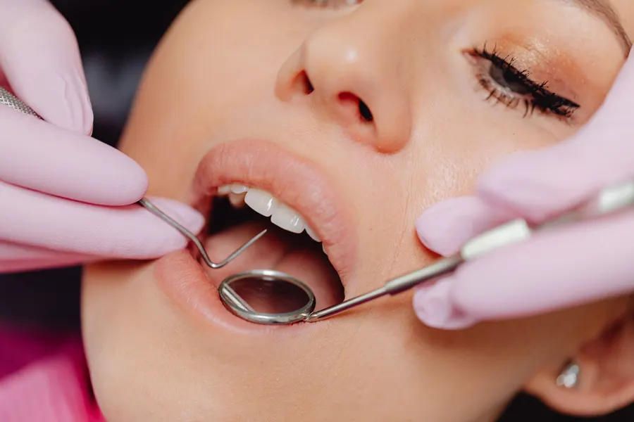 Sorriso alinhado e estético após tratamento odontológico